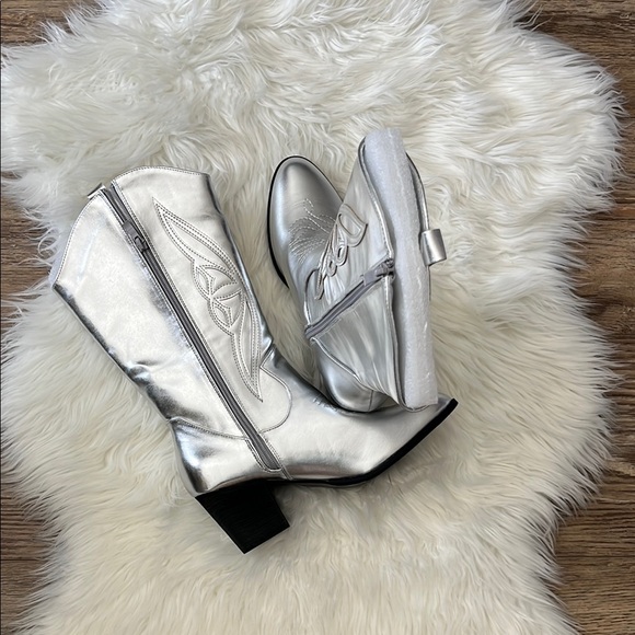 Silver Cowgirl Boots Size 10 - Picture 3 of 10